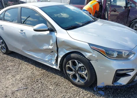 2021 Kia Forte Lxs z USA, uszkodzony, nr VIN 3KPF24ADXME330593